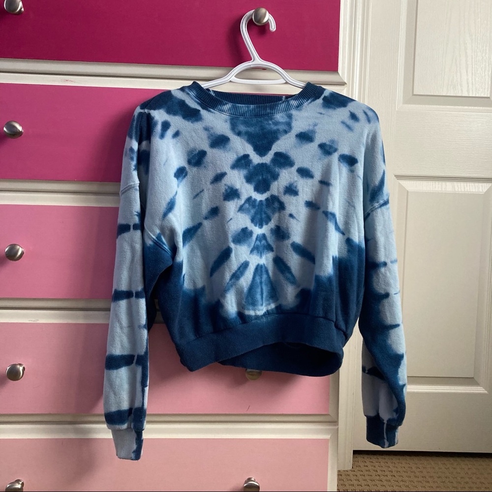 American Eagle cropped tie-dye crewneck